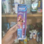 Oral-B Kid's Battery Toothbrush featuring Disney Princess, for Kids 3+ - Image 2